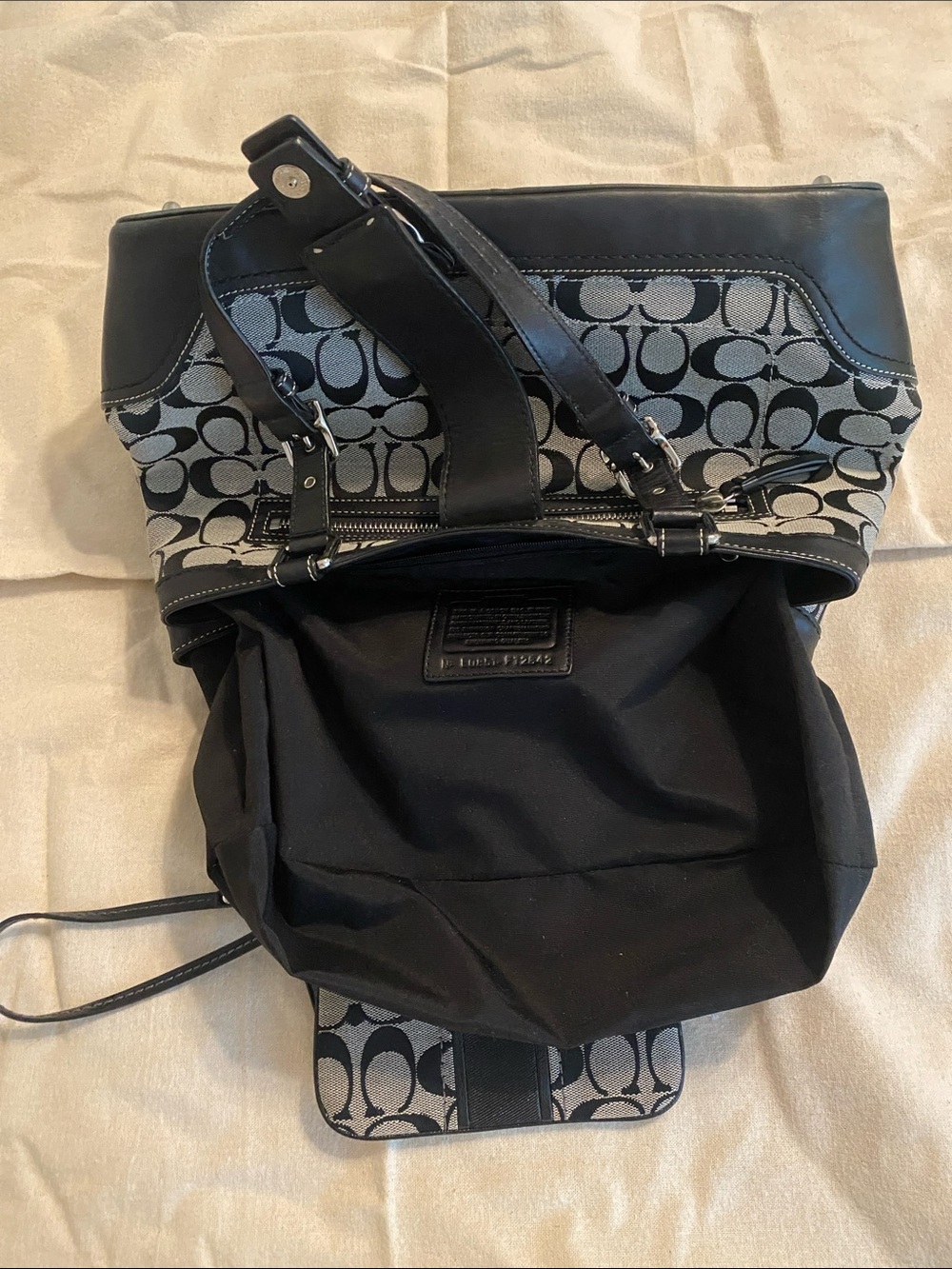 Coach Black and Gray Signature Jacquard Shoulder Bag with Wristlet - Picture 7 of 8
